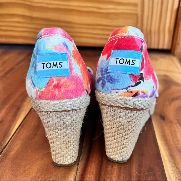 Toms 7.5 Vibrant Abstract Floral Calypso Peep Toe Wedge - Picture 3 of 8
